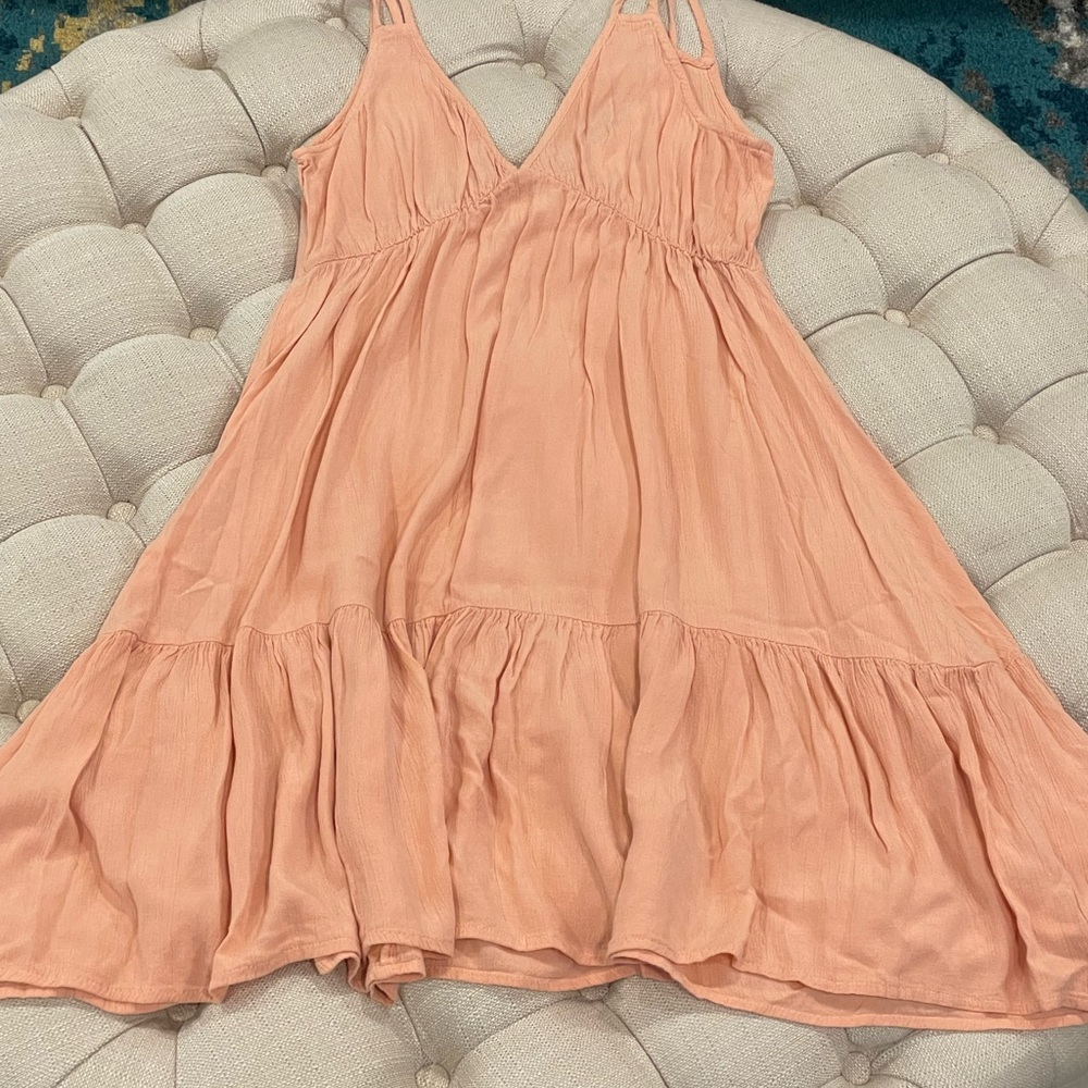 Super cute and flattering peach O’Neill sundress